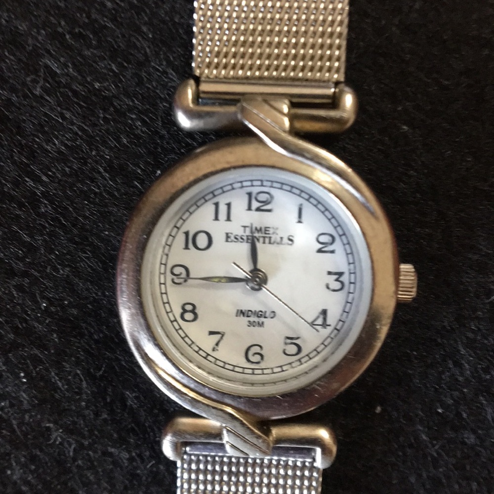 Vintage Timex Essentials Silver Watch (1990s)